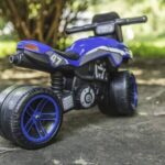 Motor guralica za decu 531 plave boje na dva točka