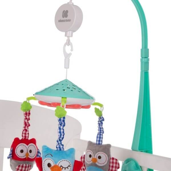 Vrteška za krevetac zakačena na ogradicu kreveca sa projektorom Owl mint boje sa igračkicama sovama i projektorom
