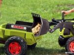 Traktor na pedale Claas 1040am i utovaranje peska u prikolicu