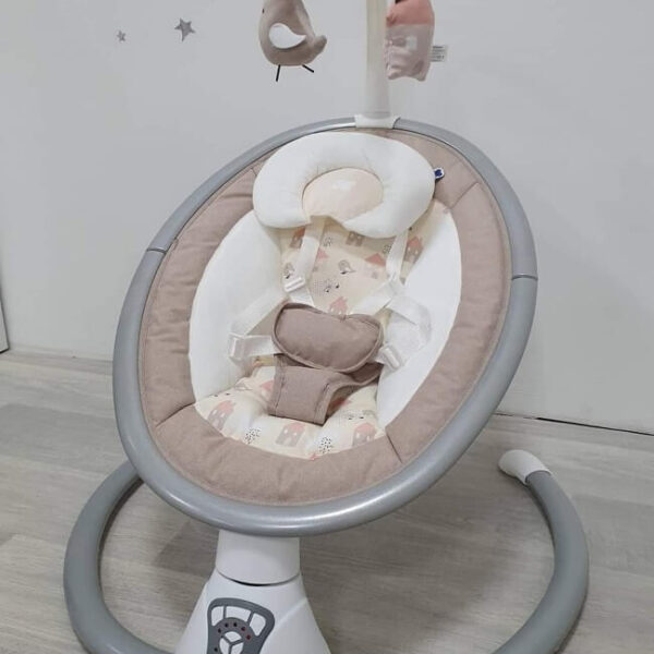 Ležaljka za bebe Twiddle bež boje ovalnog oblika slika uživo