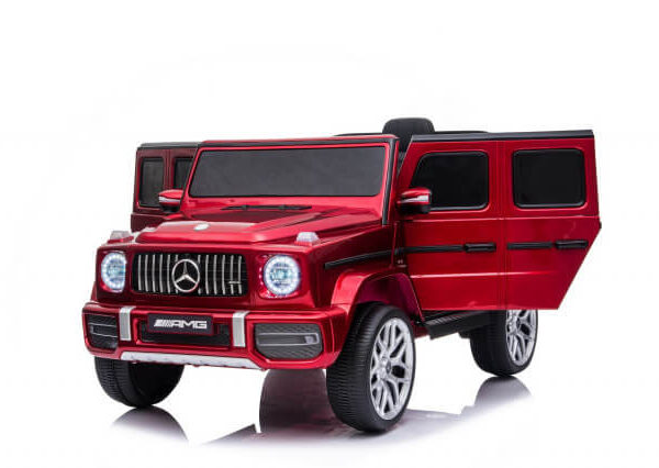 mercedes džip g63 na akumulator crveni sa srebrnim felnama sa otvorenim vratima slikan iz profila