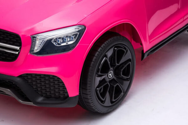 Mercedes GLC Coupe Licencirani rozi sa mekim gumama i kožnim sedištem sa točkom u krupnom kadru