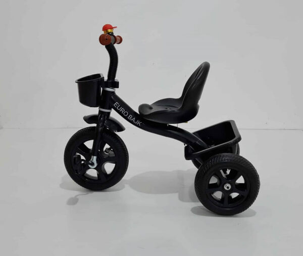 Tricikl na pedale bez tende crni prikazan sa bočne strane