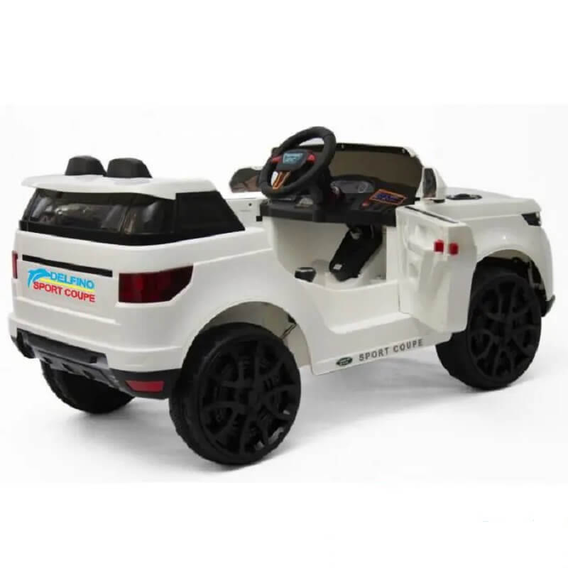 dzip-na-akumulator-sprot-coupe-beli-slika-3 Dzipovi za decu Sport Coupe bele boje, prikazan otpozadi sa otvorenim vratima