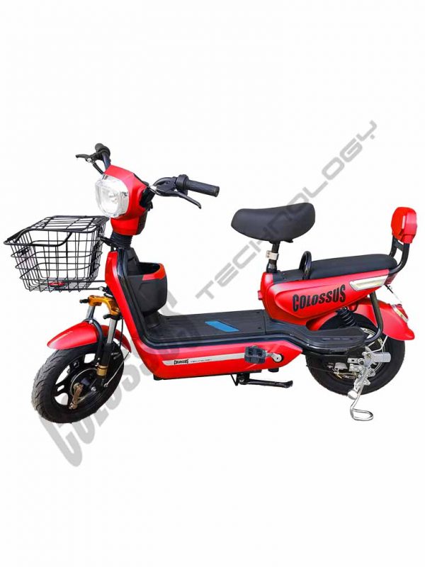 električni bicikli 62q crveni sa korpom na volanu prikazan iz profila