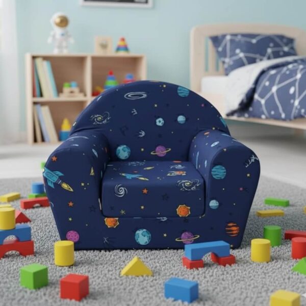 fotelja za decu bambi teget plava slikana u dečijoj sobi