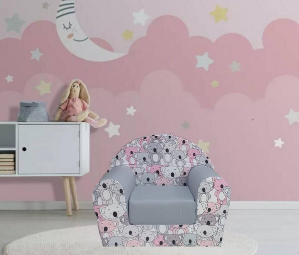 foteljica za decu koala sivo roze slikana u dečijoj sobi