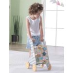 Guralica za prohodavanje 24707 od drveta sa prednjom tablom sa oblicima za igranje