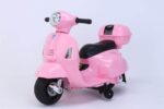Vespa za decu 109-1 roze boje na dva točka i dva pomoćna točka