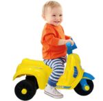 Motor na guranje Vespa plavo-žute boje
