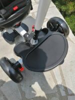 sklopivi tricikl smart crni sa korpom koja na sebi ima poklopac
