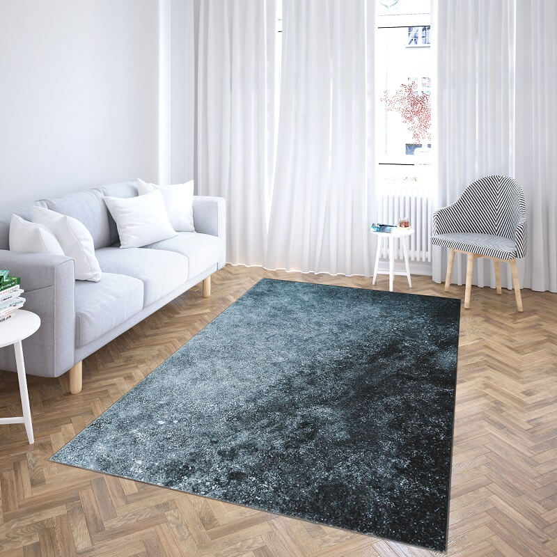 tepih-za-dnevnu-crno-sivo-nijansiranje-slika-1 Tepih nijansiranje crno-sivo, od pliša i kožne osnove, prikazan na podu dnevne sobe