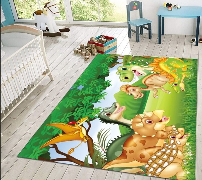 Tepih za decu Dino družina od pliša i gumene osnove, prikazan na podu dečije sobe