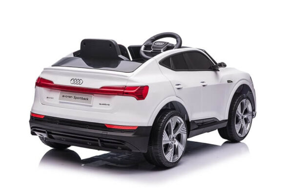 Audi za decu Q8 beli licencirani sa mekim gumama i kožnim sedištem slikan bočno otpozadi