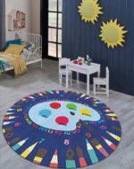 Tepih za decu okrugli Idemo u školu plave boje prikazan na podu dečije sobe