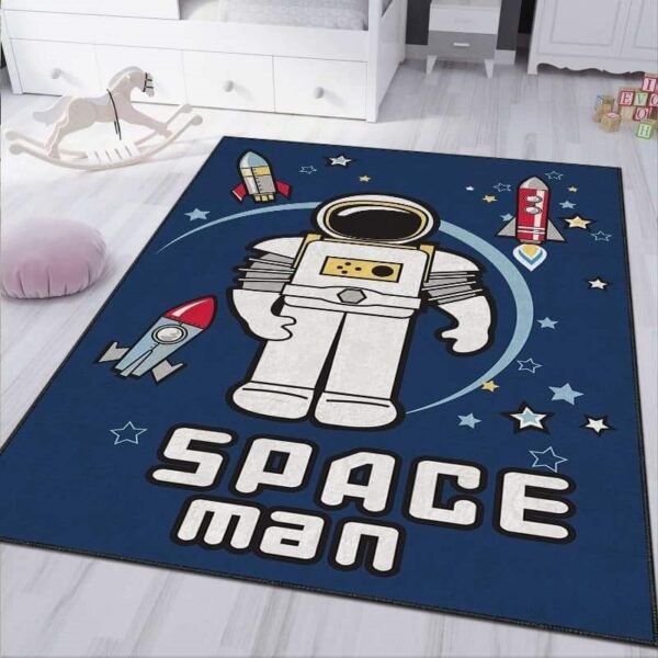 Tepih za decu Space Man plave boje razvučen na podu dečije sobe