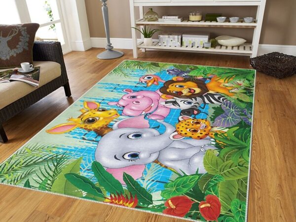 Dečiji tepih Životinjsko carstvo, prikazan na podu sobe