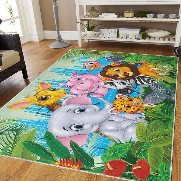 Dečiji tepih Životinjsko carstvo, prikazan na podu sobe