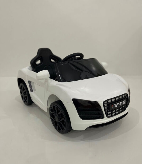 Auto na akumulator Audi A7 bele boje