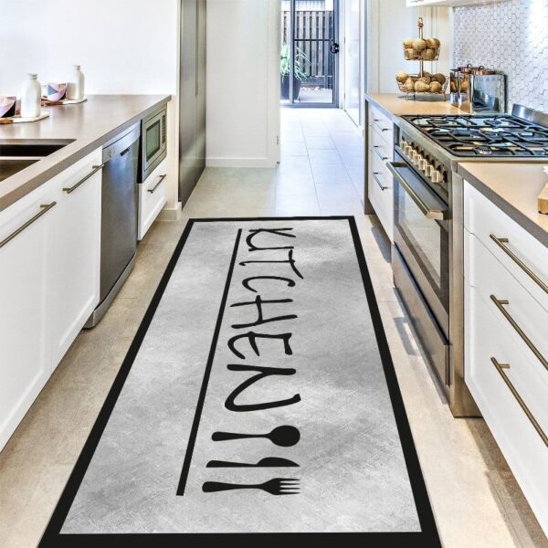 Staza za kuhinju Kitchen siva, prikazana u radnom delu kuhinje