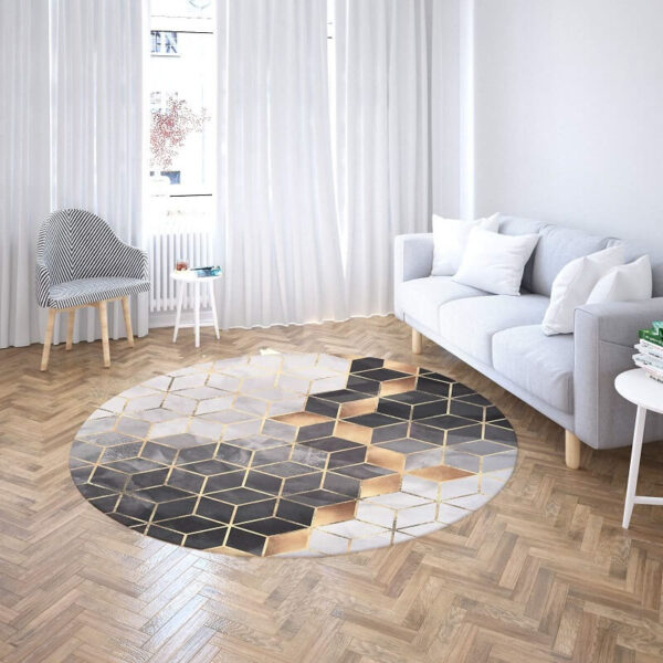 Tepih okrugli 3d kocke crno-zlatni, od mekog pliša, prikazan na podu dnevne sobe