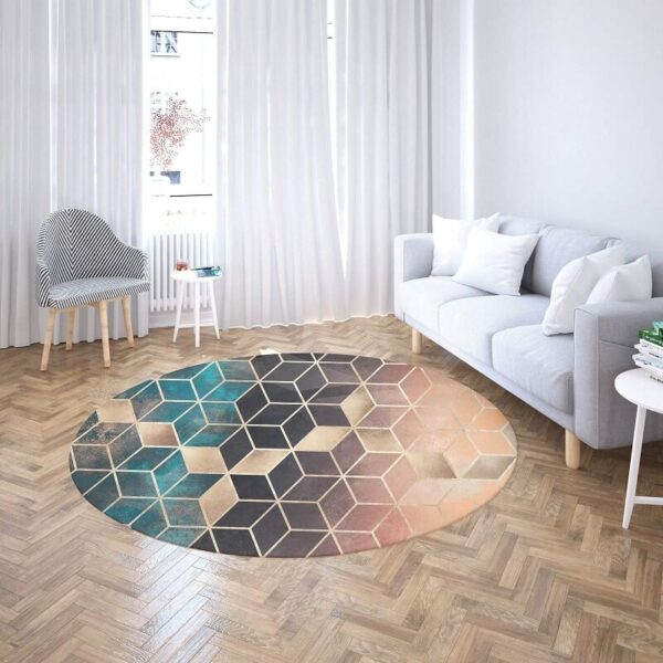 Tepih okrugli 3D kocke zeleno-zlatni od pliša, prikazan na podu dnevne sobe