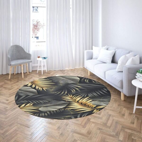 Tepih okrugli Zlatne liske prečnika 160cm od pliša, sa gumenom podlogom, prikazan na podu dnevne sobe