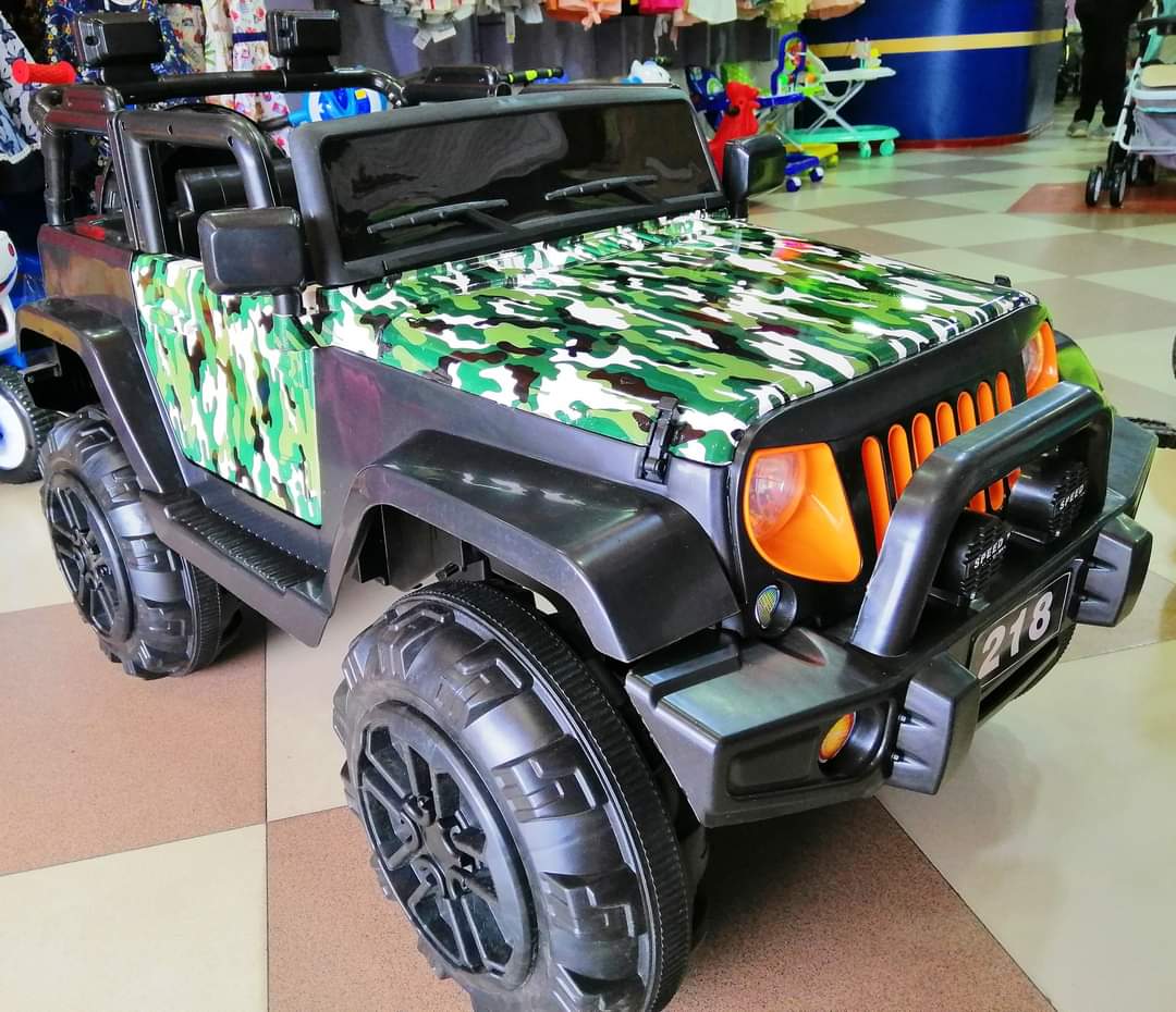 džip-terenac-218-zeleni-slika-1 Džip terenac 218 maskirne boje sa velikim točkovima