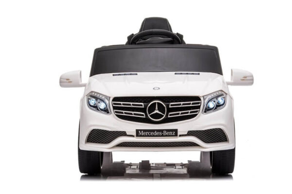 Auto za decu na akumulator Mercedes GL63 AMG LICENCIRANI bele boje sa uključenim led svetlina i prikazan sa prednje strane.