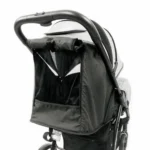 Kišobran kolica Eva sive boje prikazan mrežni deo sa zadnje strane.