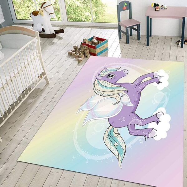 Dečiji tepih Unicorn ljubičasti uslikan na podu dečije sobe