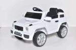 Auto za decu Mercedes G55 bele boje sa kožnim sedištem.