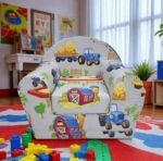 Fotelja za decu Traktor slikana u dečijoj sobi