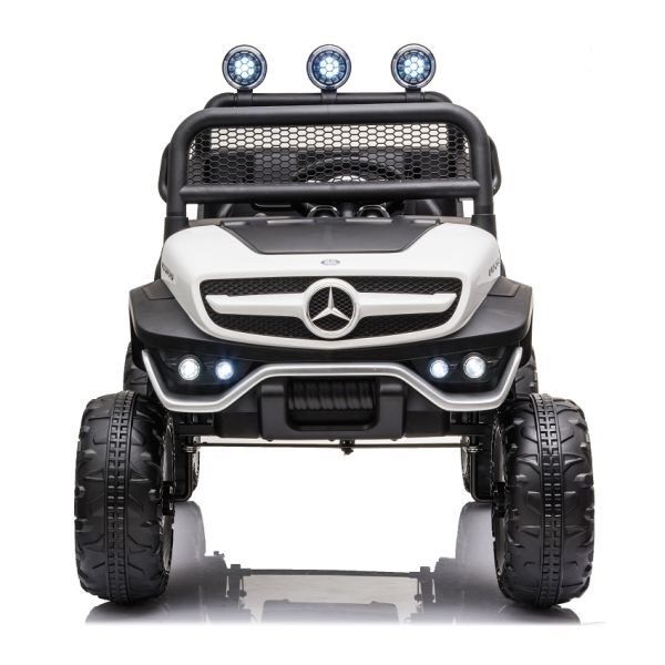 Džip za decu Mercedes Unimog bele boje sa originalnim znakom.