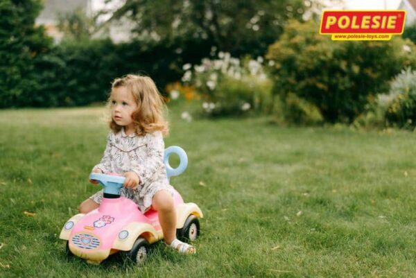 Guralica Molto Girls koju vozi devojcica