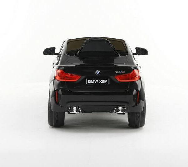 Auto BMW X6M crni