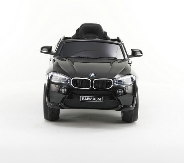 Auto BMW X6M crni