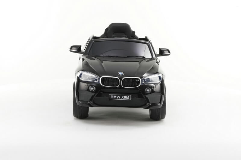 Auto BMW X6M crni Auto BMW X6M crni