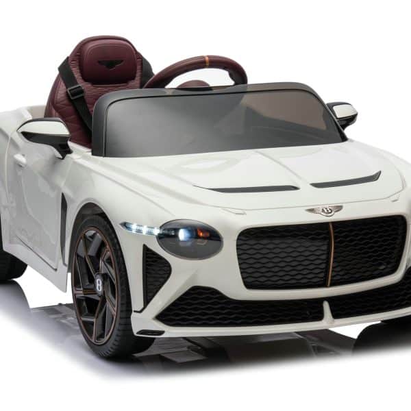 Auto na akumulator Bentley beli na beloj pozadini