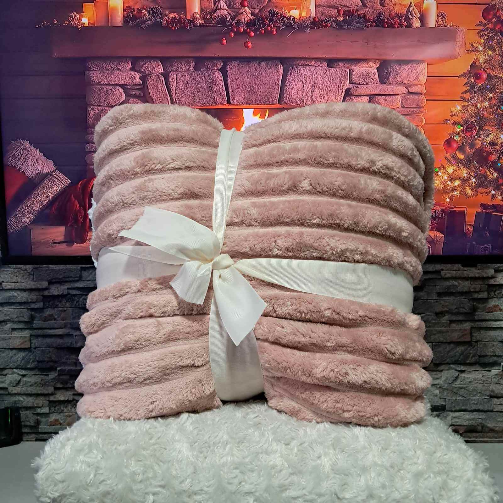 Plišano ćebe Paris roze Plišano ćebe Paris roze