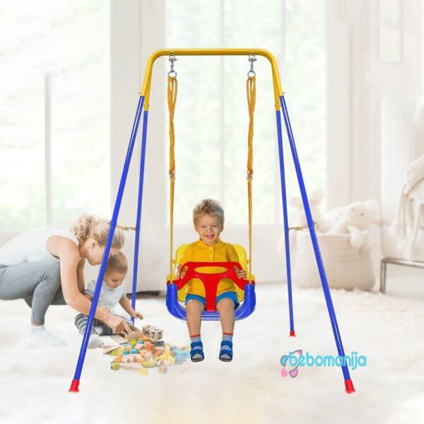 metalna ljuljaška 846 plava sa detetom kako se ljulja u dečijoj ljuljašci