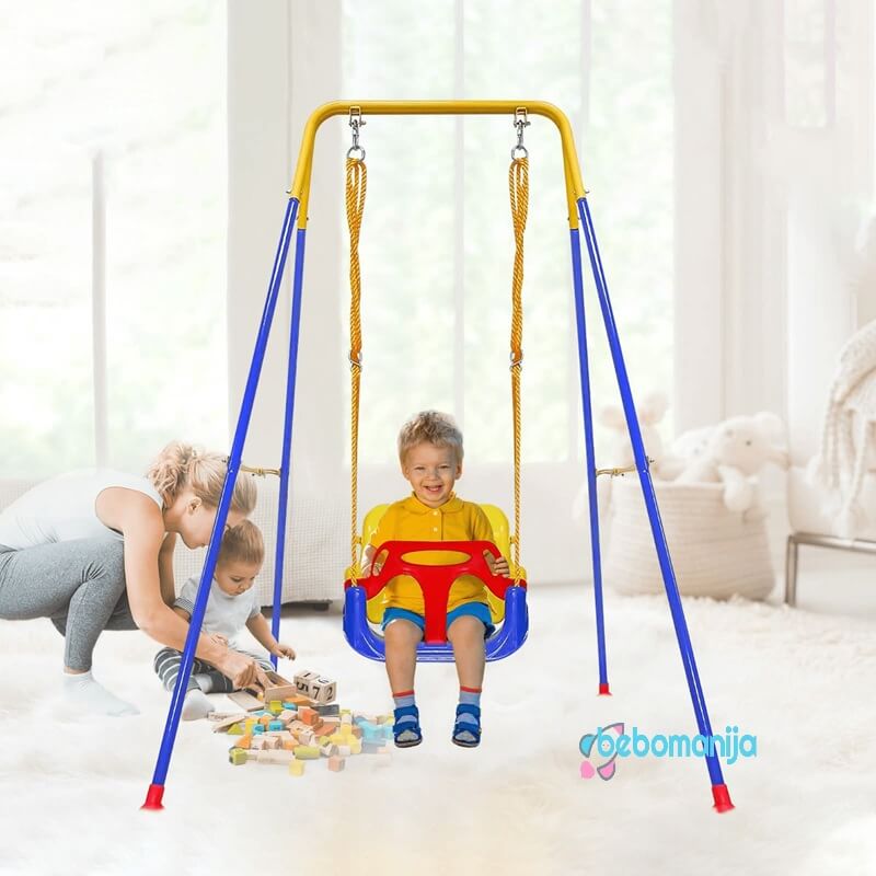 metalna ljuljaška 846 plava sa detetom kako se ljulja u dečijoj ljuljašci