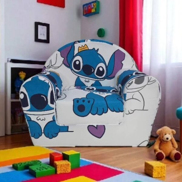 fotelja za decu stič bela slikana u dečijoj sobi