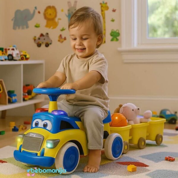 Dečija guralica sa tri prikolice 473 i dete koje je vozi