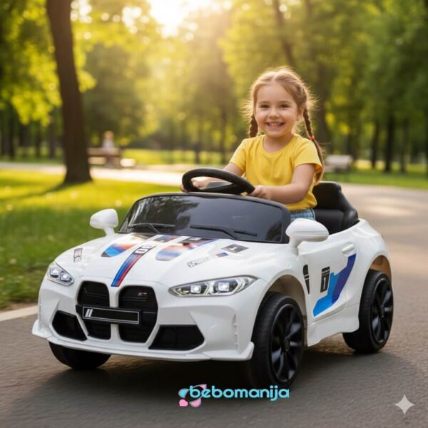 Auto BMW Style MB2706 beli sa dečakom u kolima
