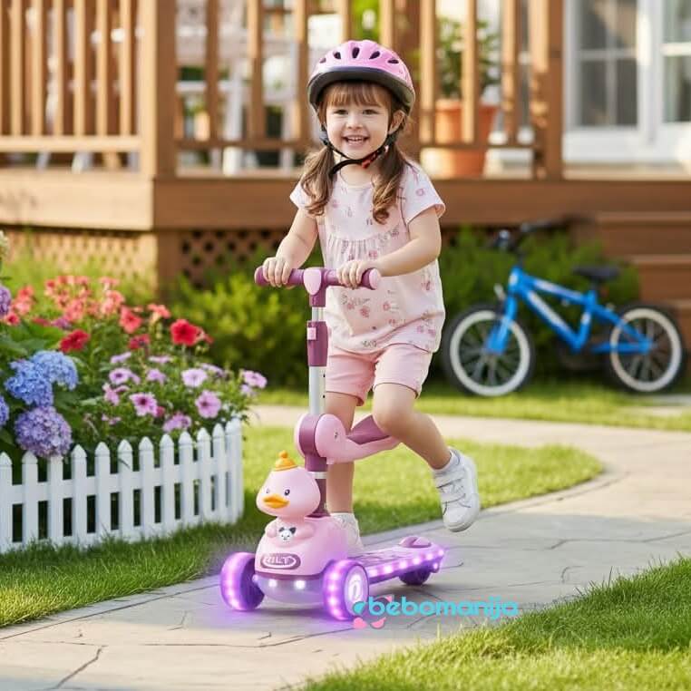 trotinet-deciji-664-roze-1 Trotinet-guralica Patkica 664 sa devojčicom koja vozi trotinet