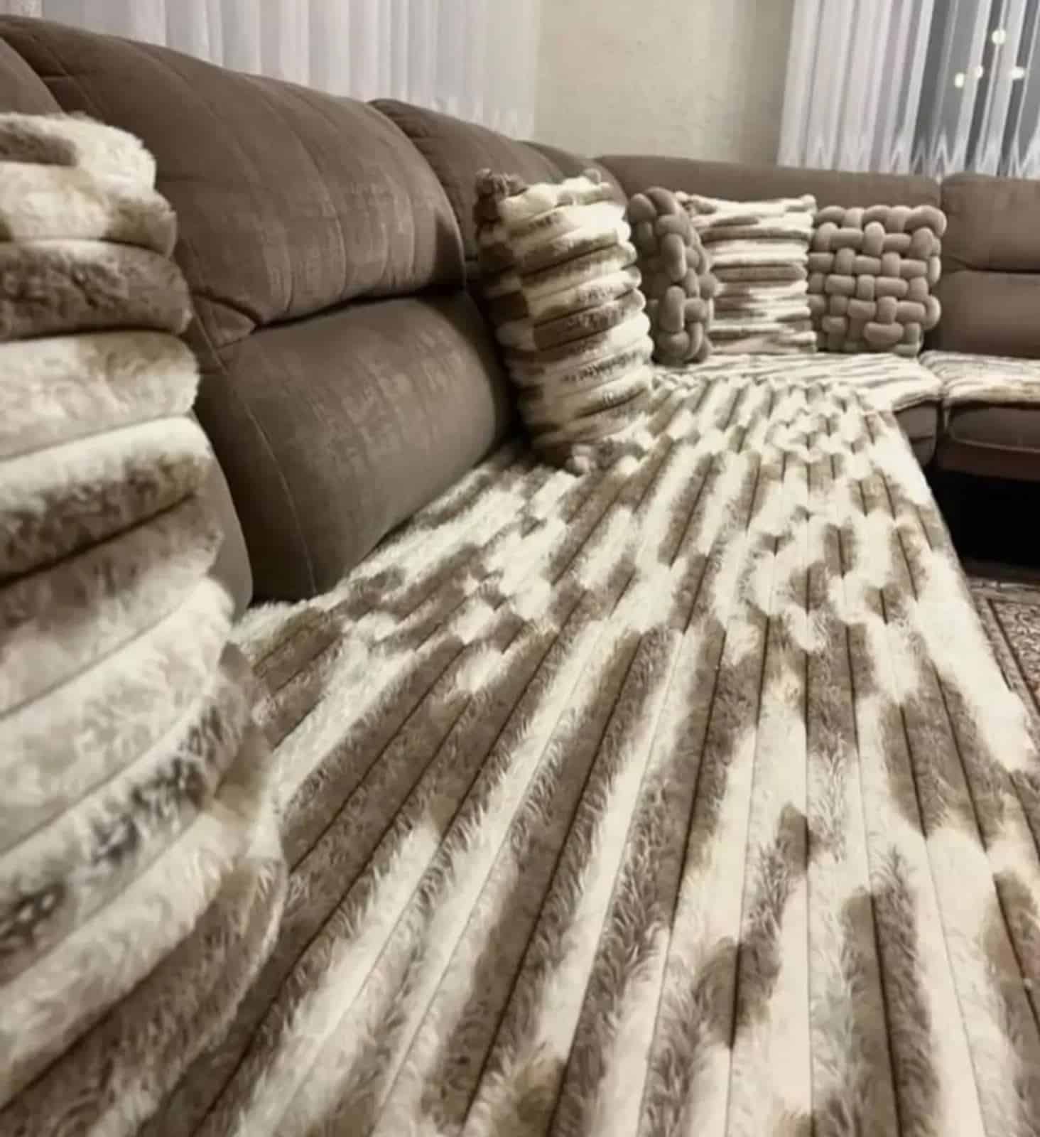 set-prekrivaca-royal-tri-dela-braon-beli2 Set prekrivača Royal Tri dela Braon beli