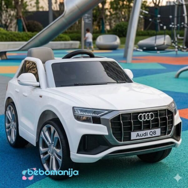 Automobil Audi Q8 beli