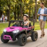Džip na akumulator TS-5588 rozi sa dečakom u džipu i ocem koji ga vozi preko daljinskog