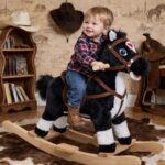 Plisani konjic klackalica sa muzikom i uzengijama Baby Line - Poni crni